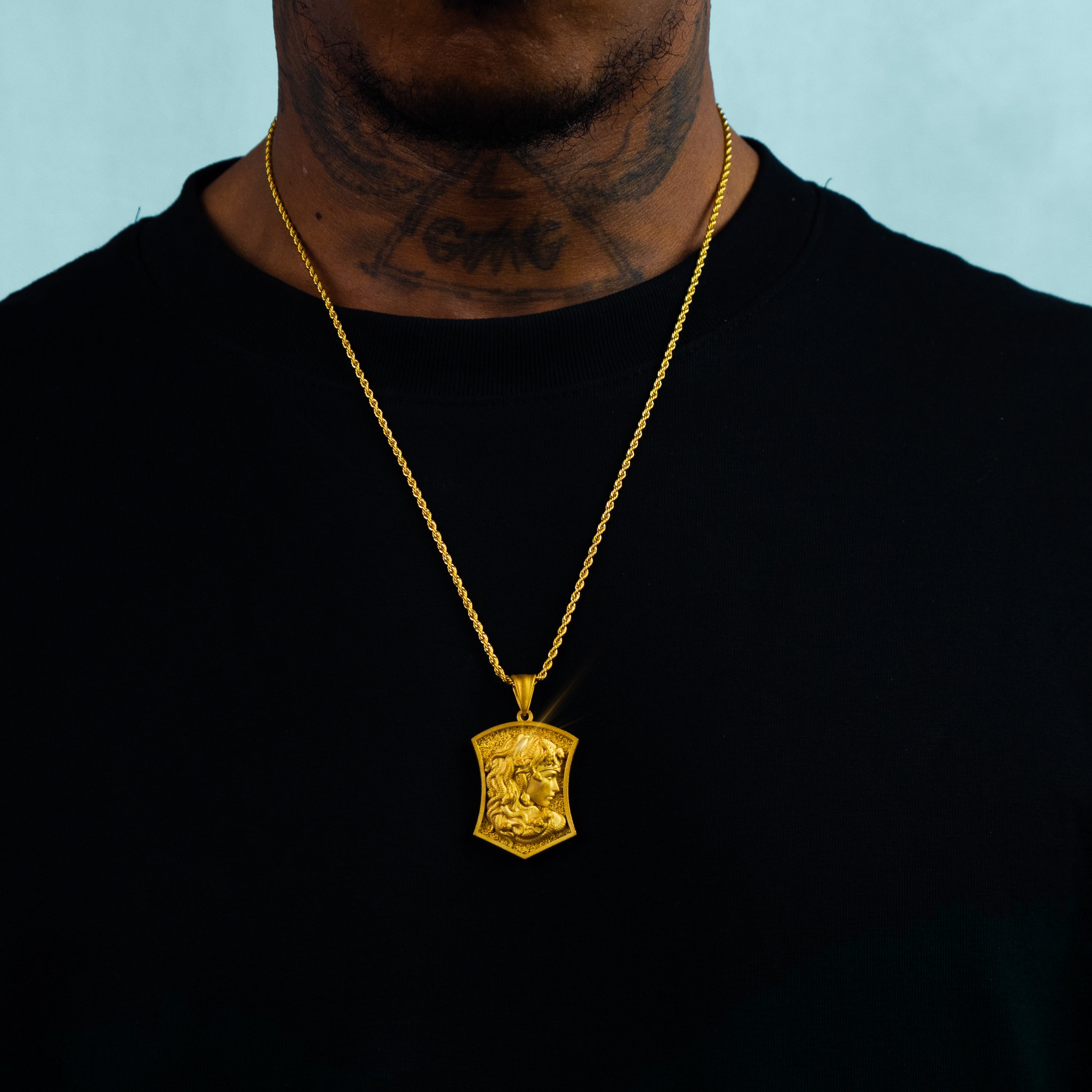 Colgante Escudo Medusa Oro 18K