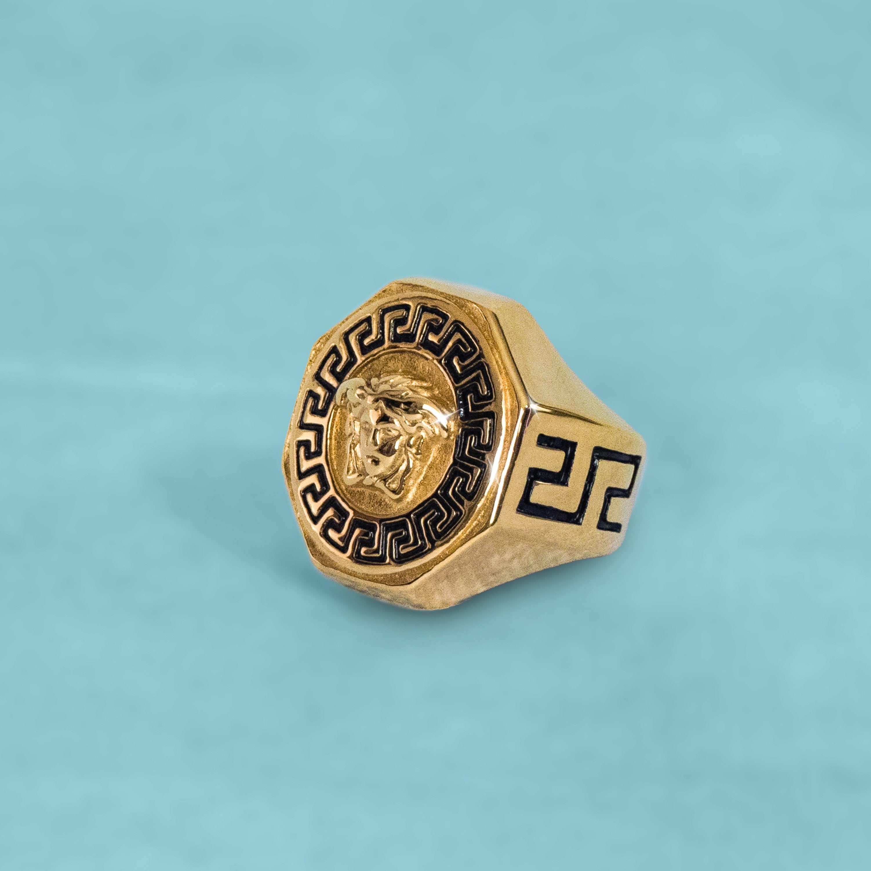 Anillo Medusa Oro 18K