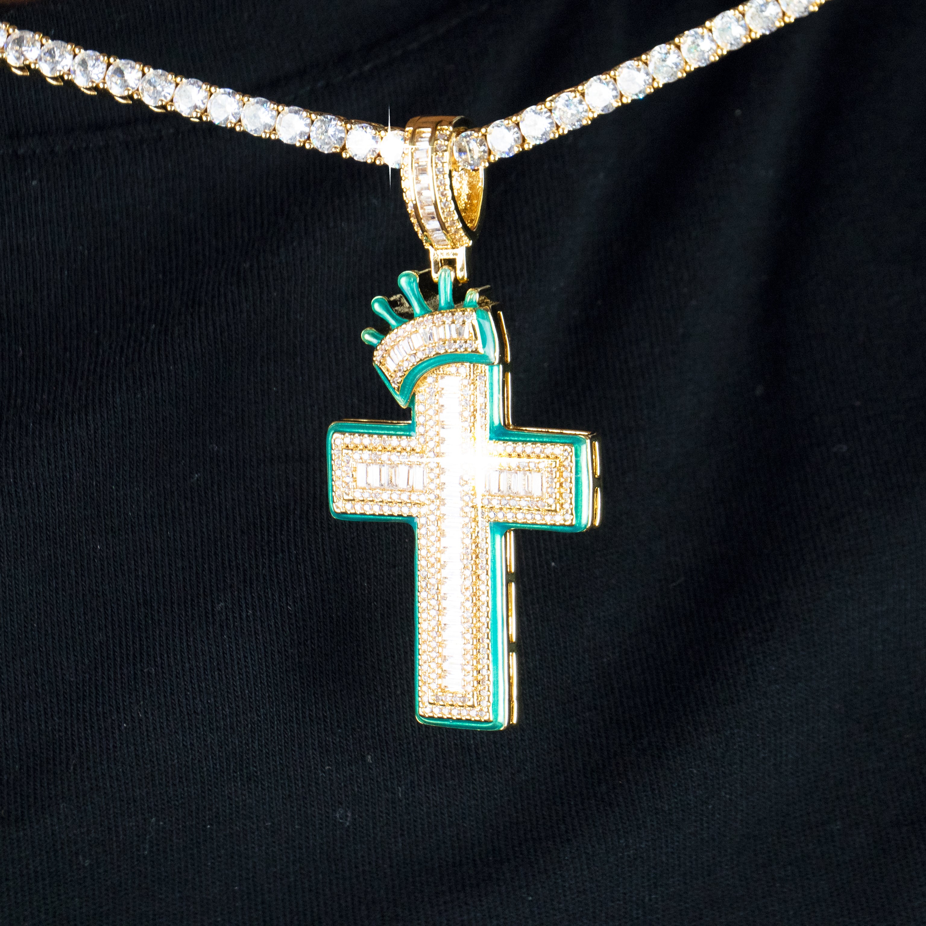 Colgante Luminoso Cruz Oro 18K