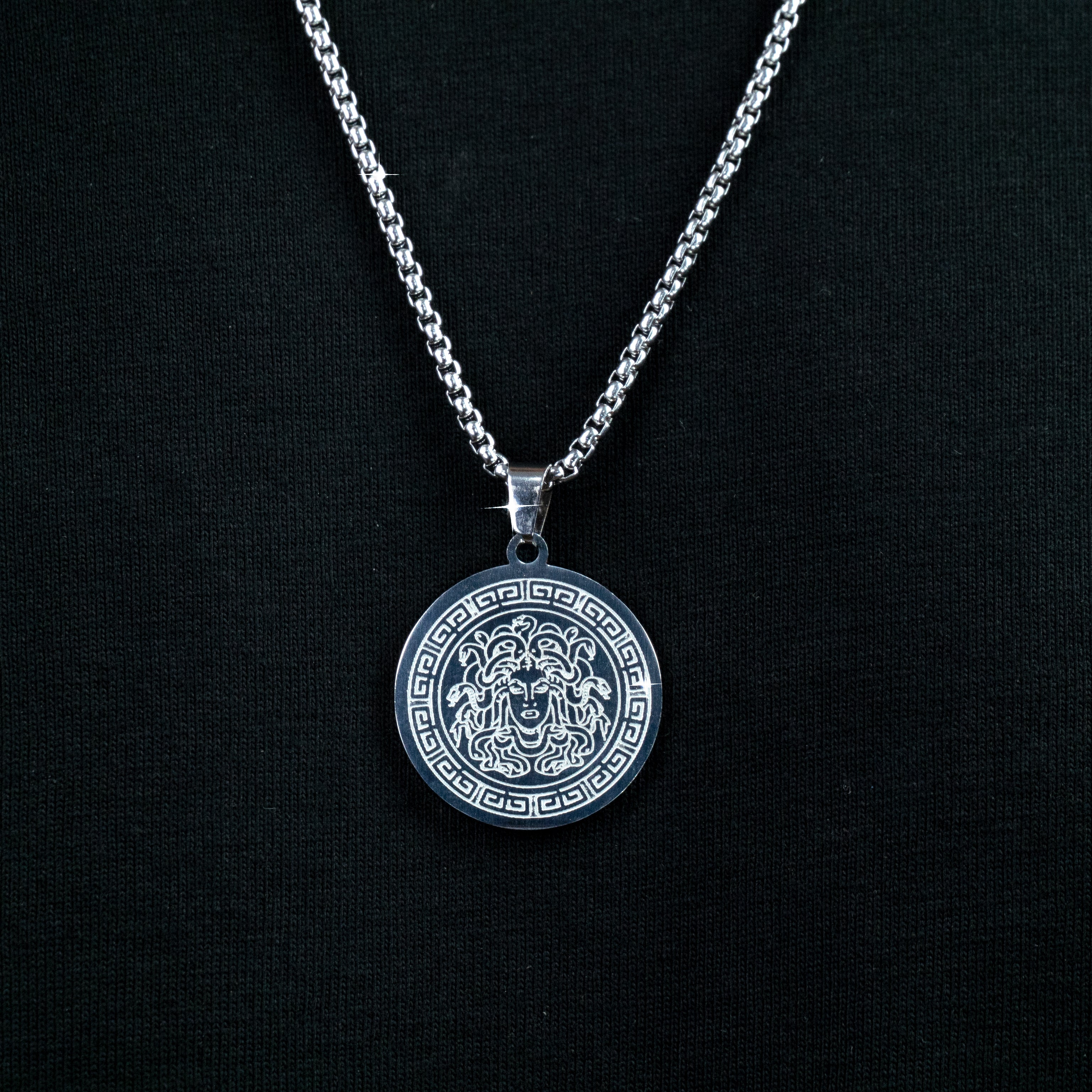 Colgante Medusa Prestigio Oro Blanco