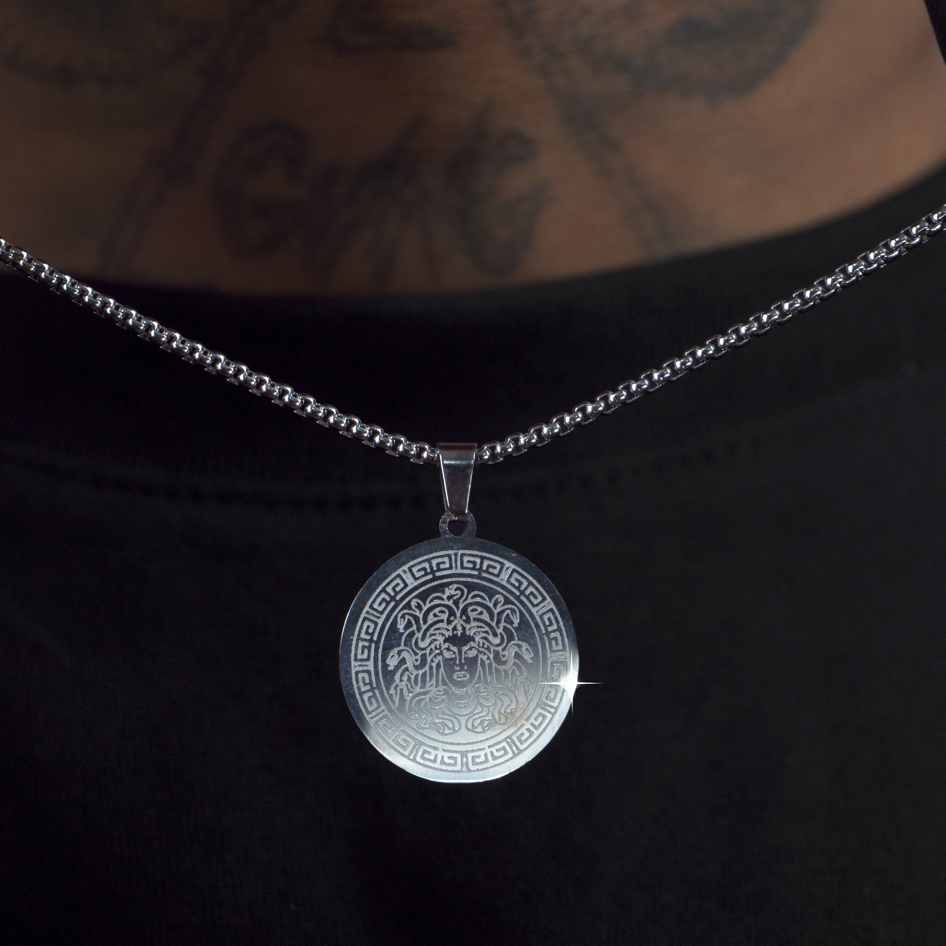 Colgante Medusa Prestigio Oro Blanco