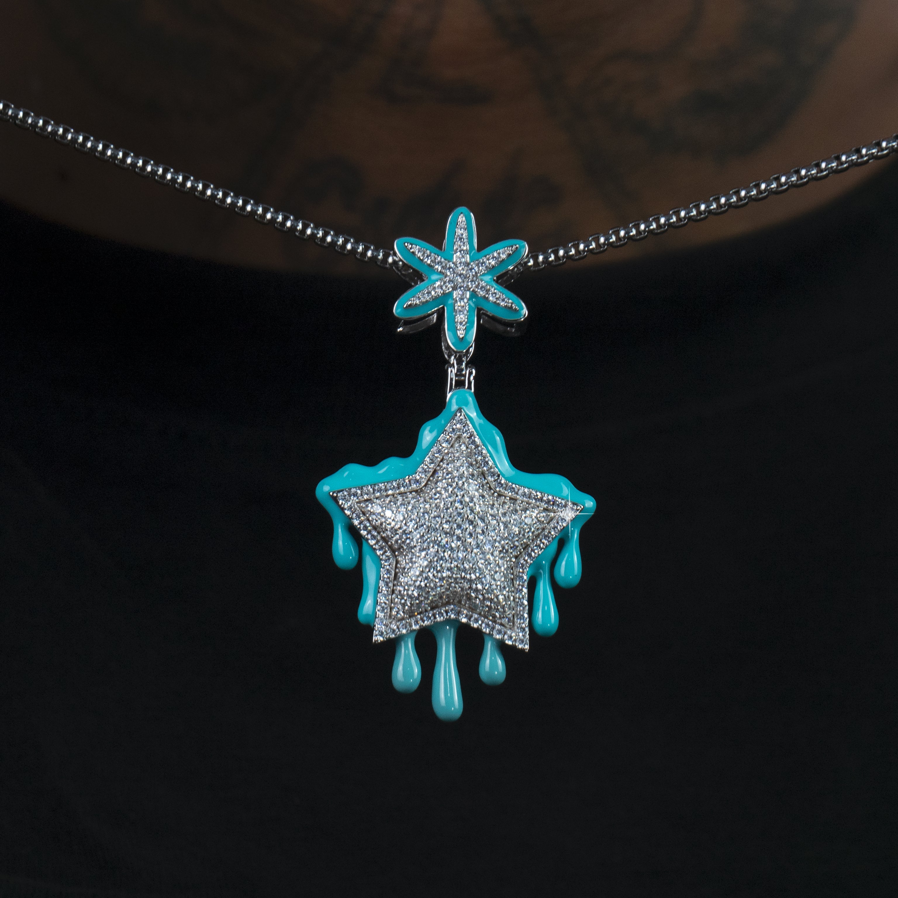 Dripping Star Luminous Pendant in White Gold