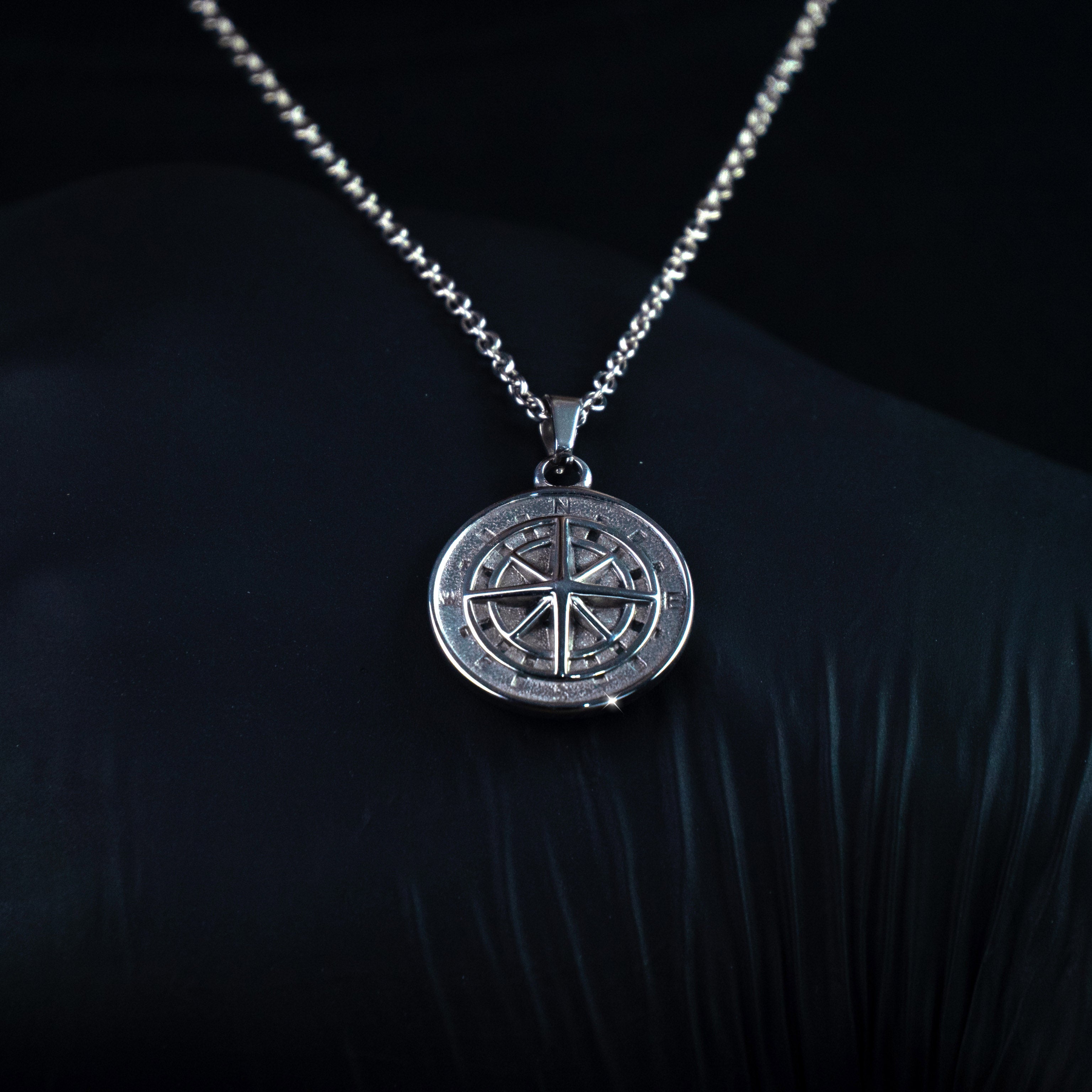 Colgante Brújula Oro Blanco