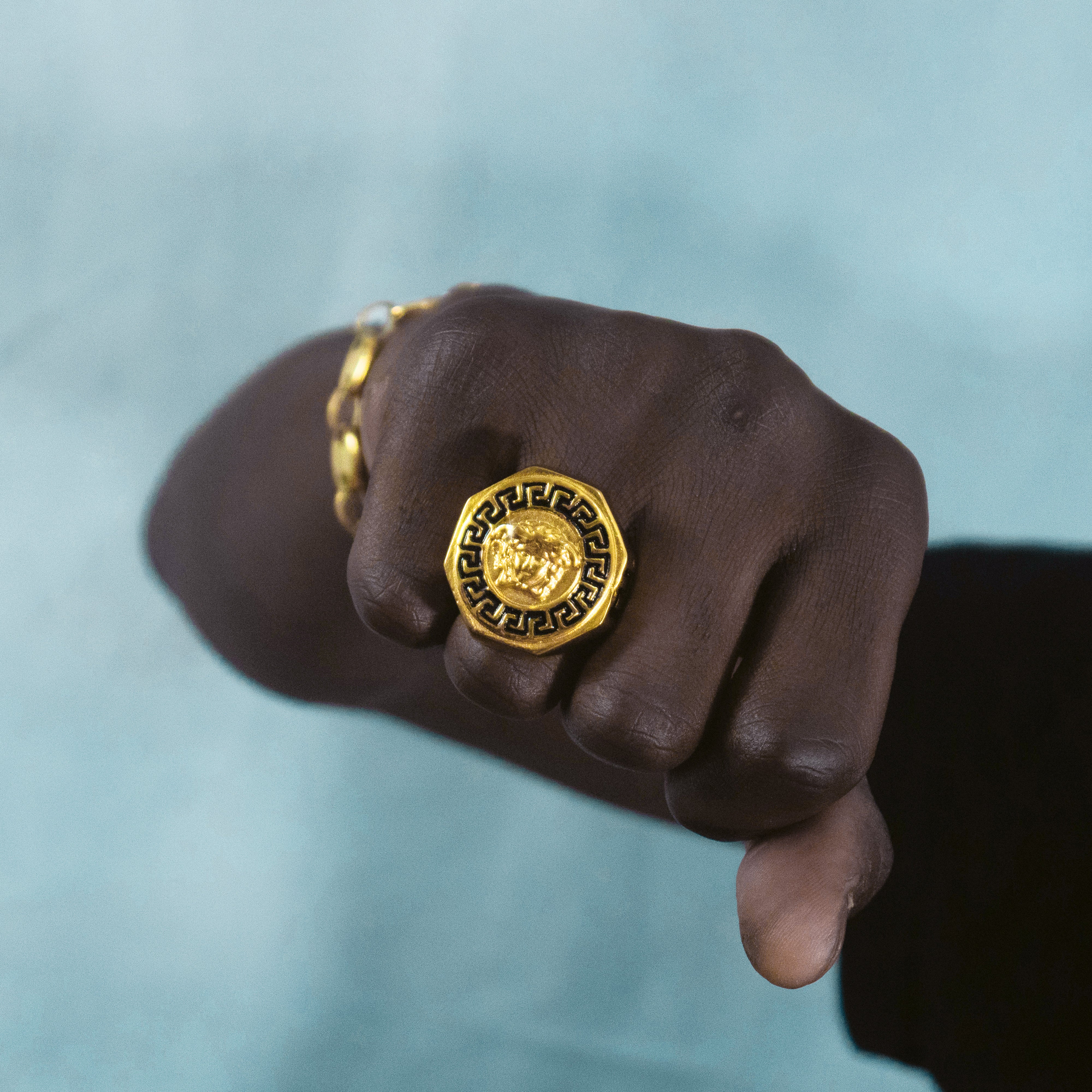 Anillo Medusa Oro 18K