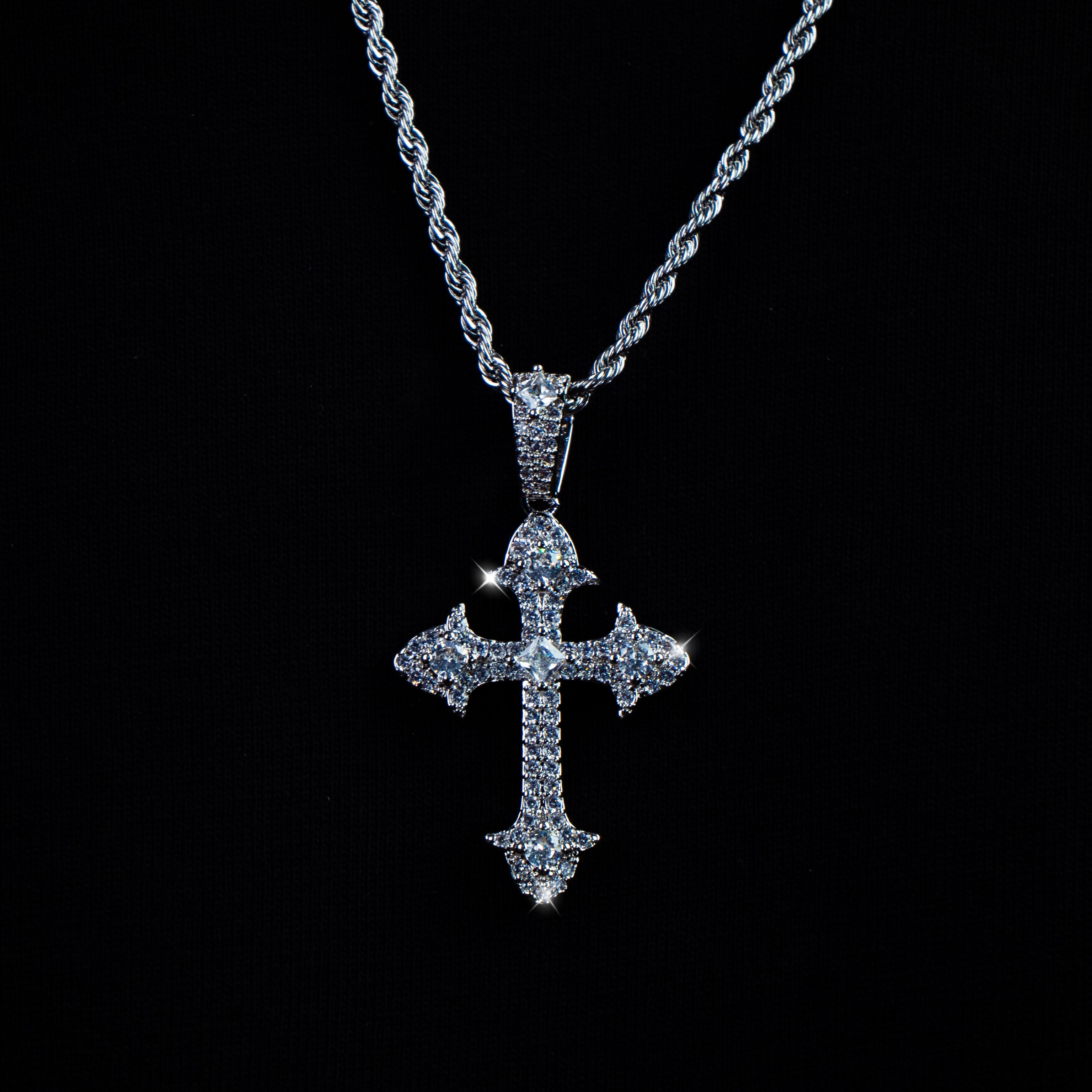 Colgante Cruz Gótica Oro Blanco