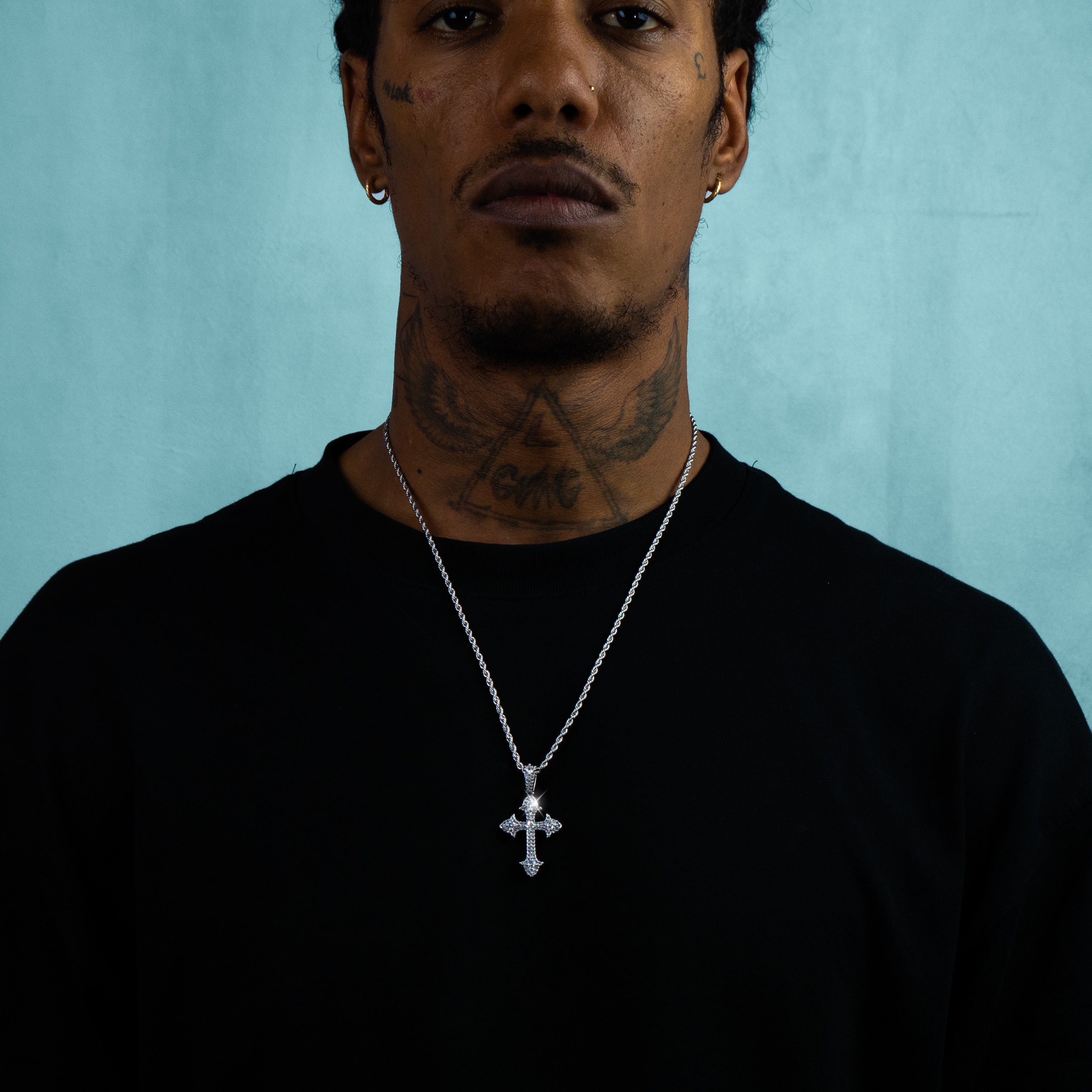 Colgante Cruz Gótica Oro Blanco