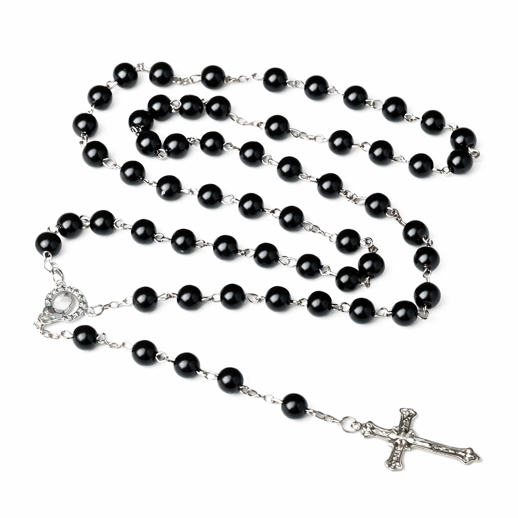 Rosario de Perlas Negras con Crucifijo Plateado