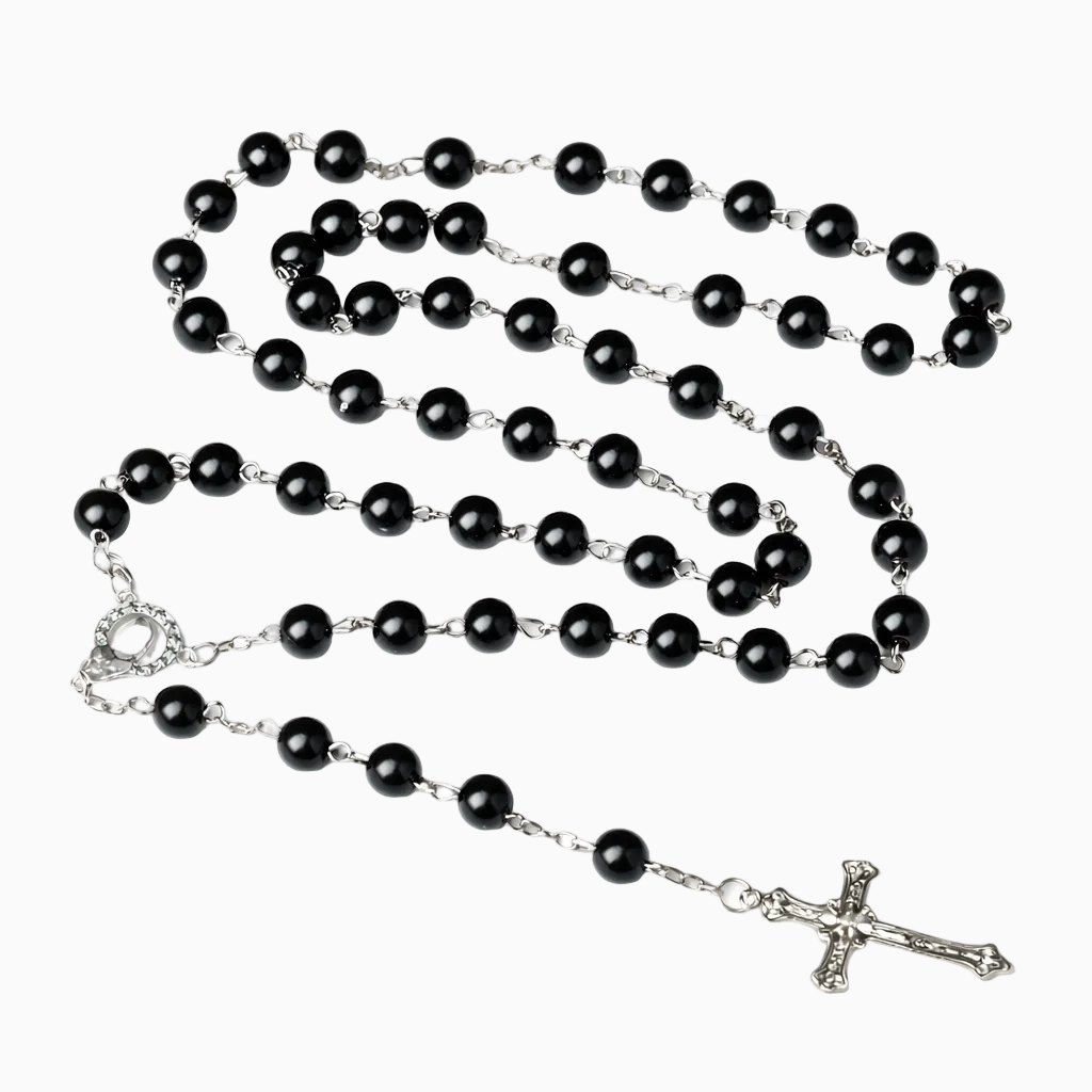 Rosario de Perlas Negras con Crucifijo Plateado