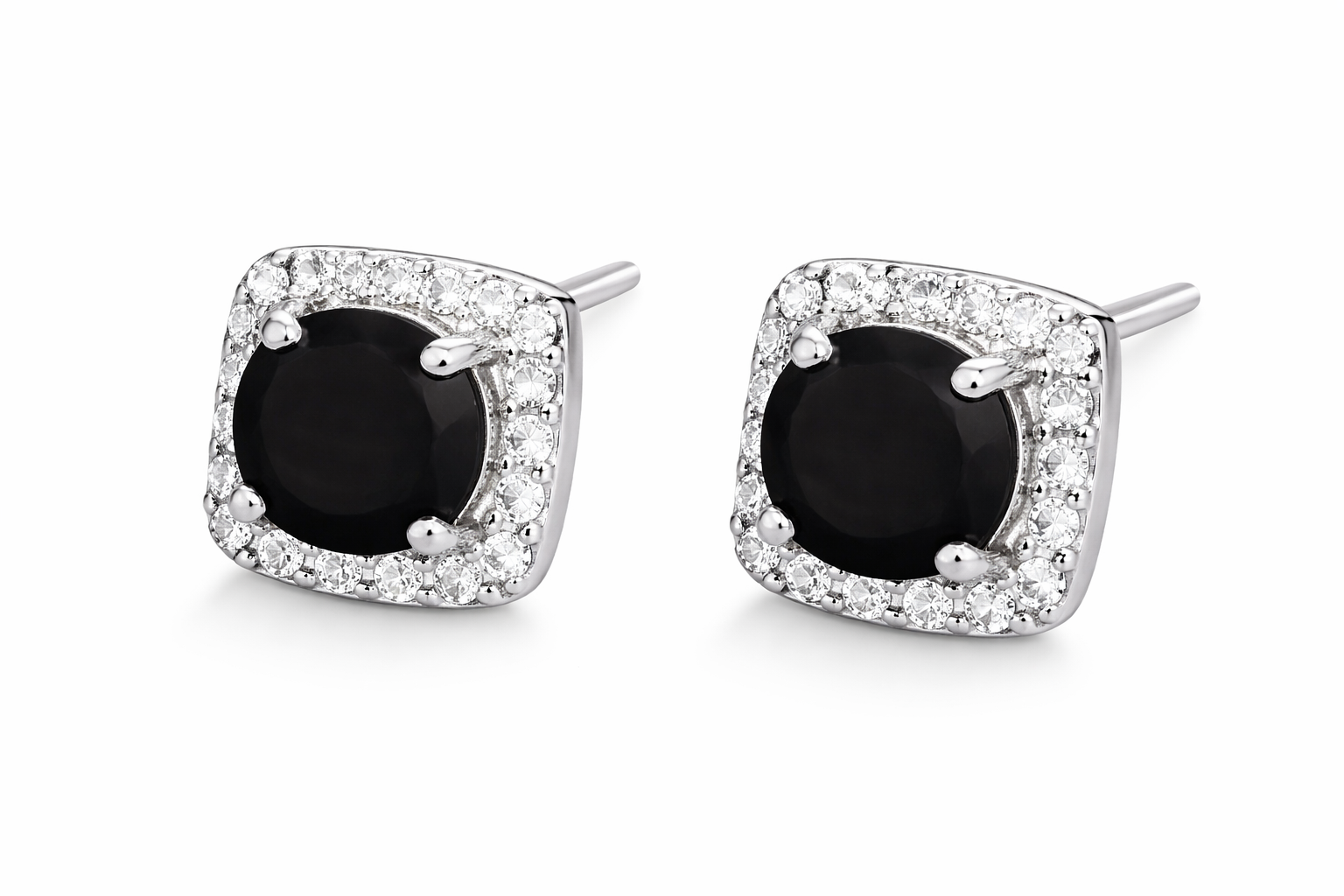 Pendientes Cuadrados en Oro Blanco con Ónix y Halo de Diamantes