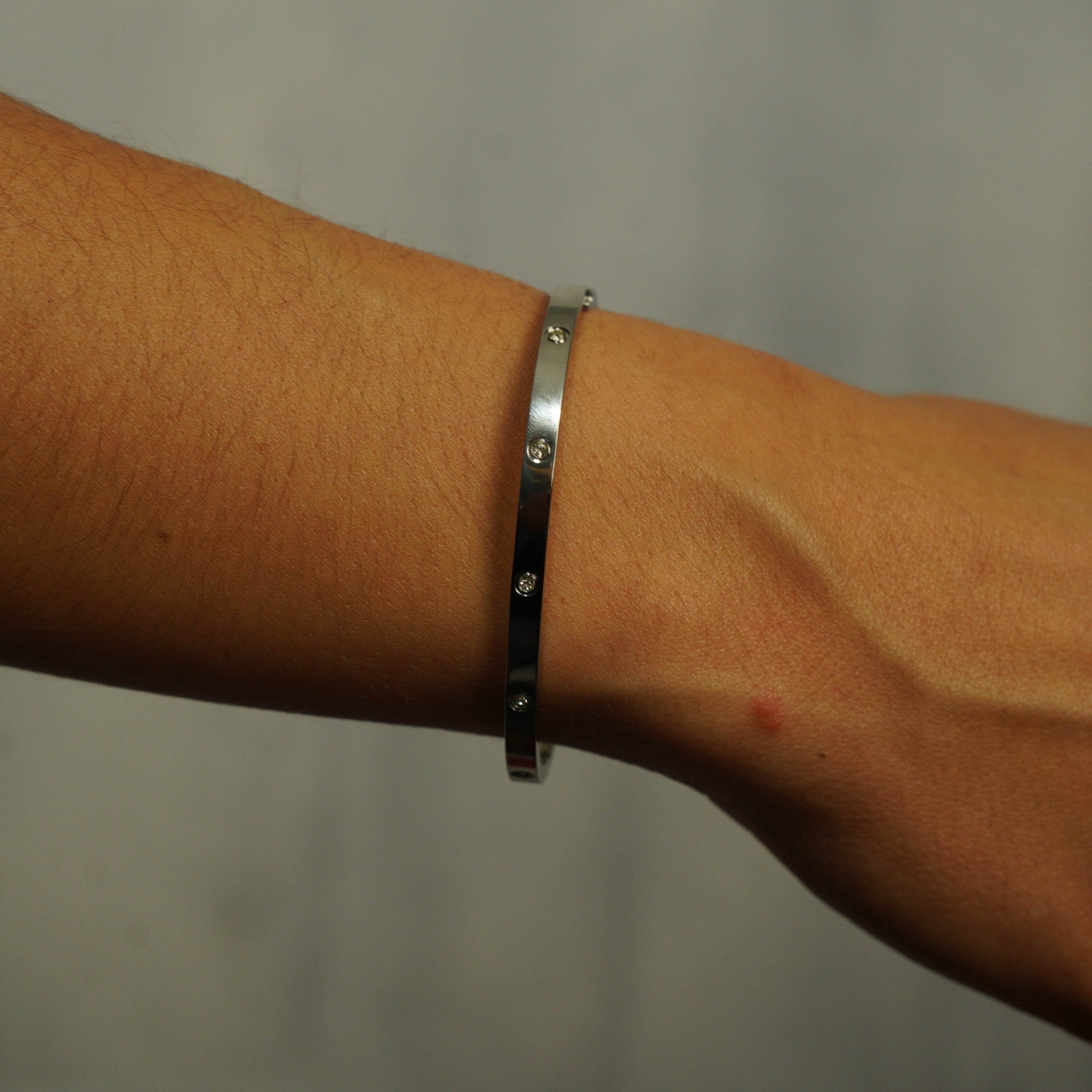 Brazalete Love Oro Blanco Mujer