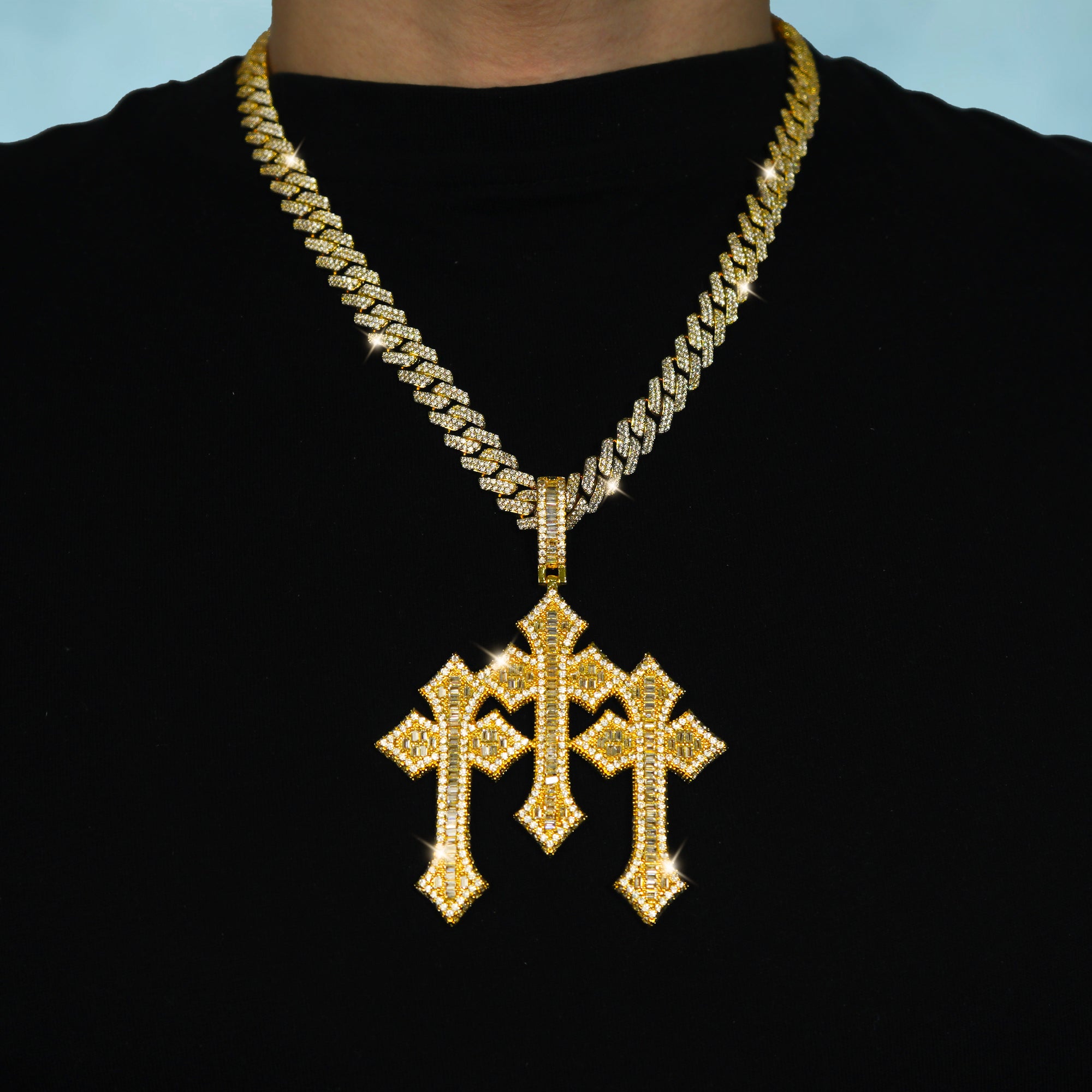 Colgante Cruz Triple Baguettes Oro 18K