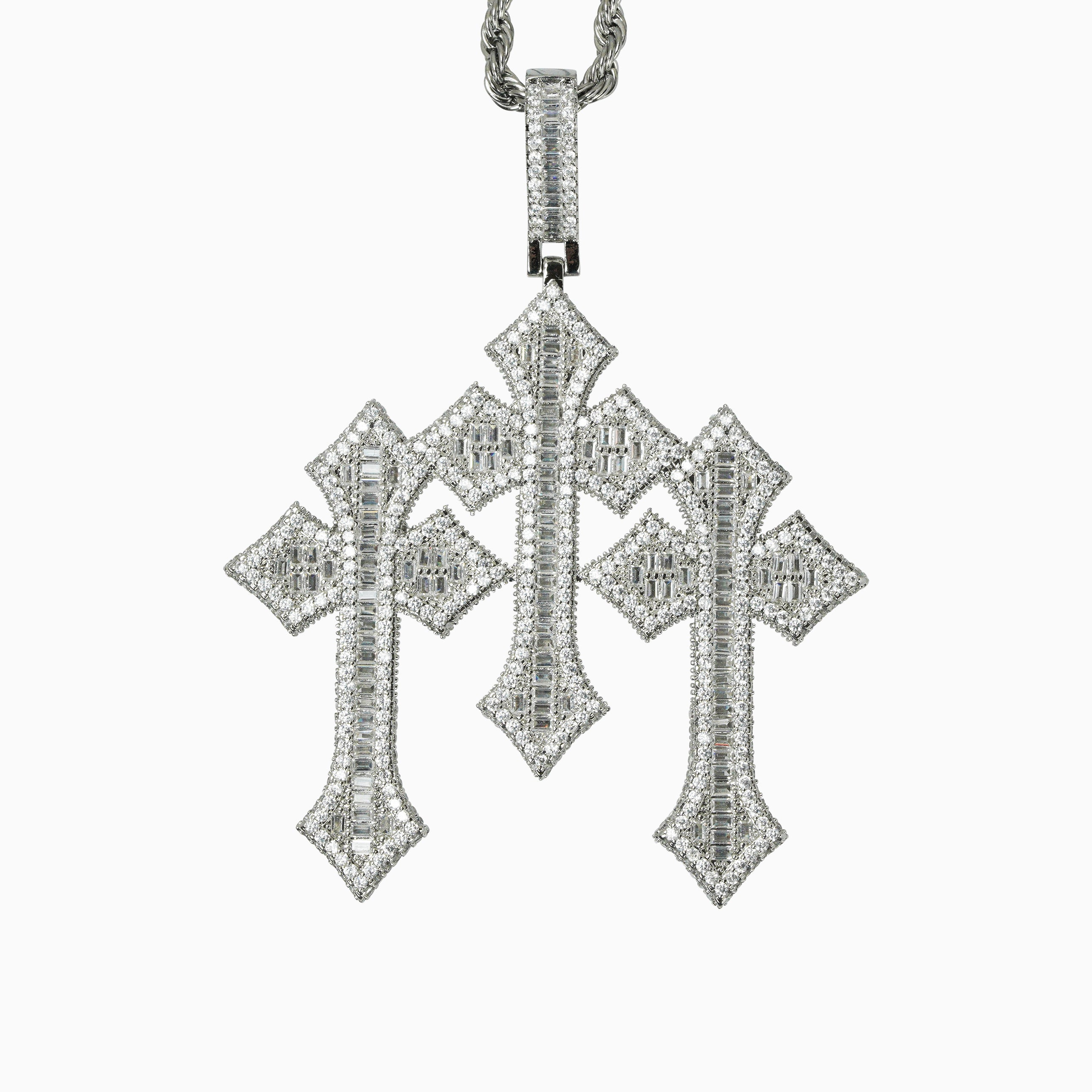 Colgante Cruz Triple Baguettes Oro Blanco