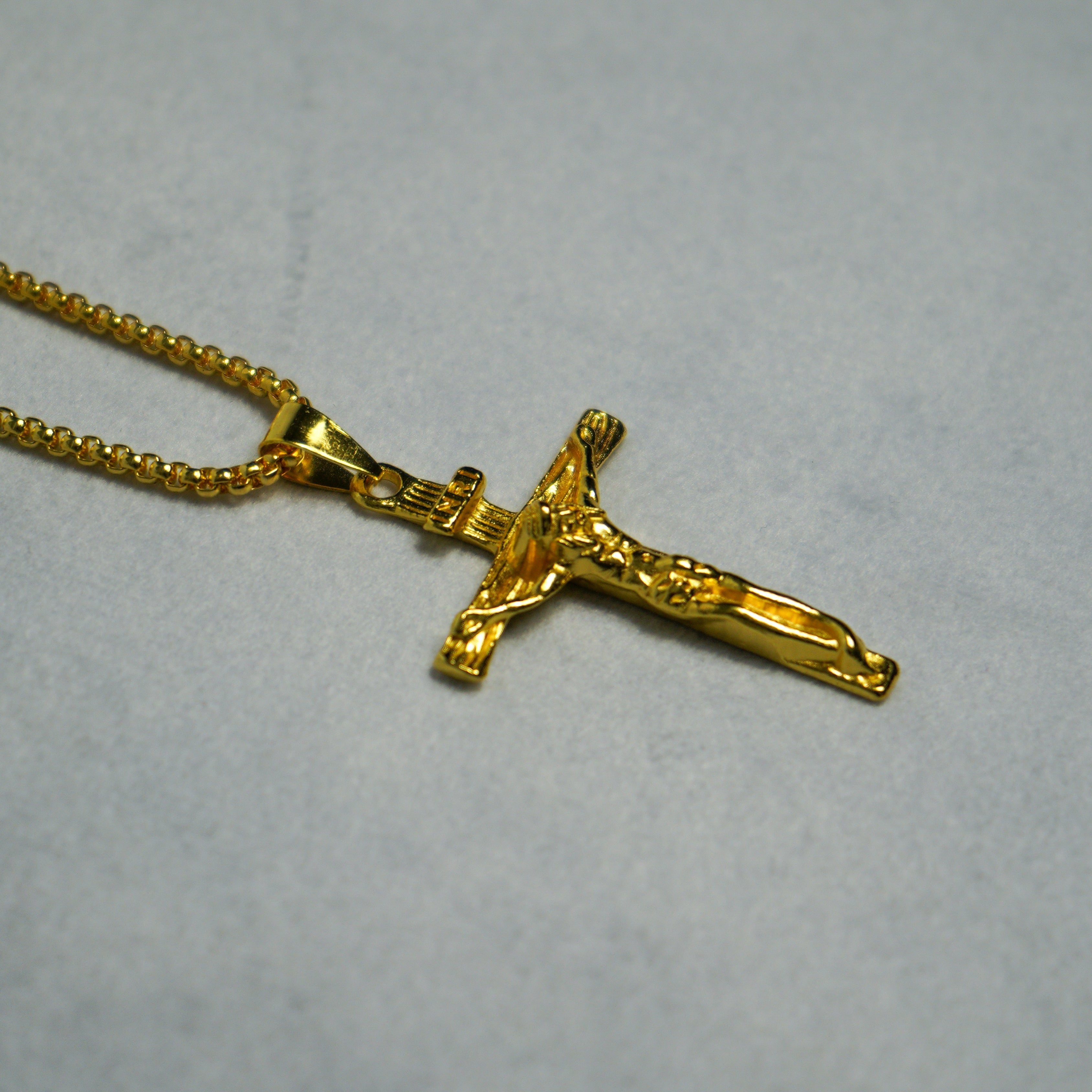 Colgante Jesús en Cruz Oro 18K