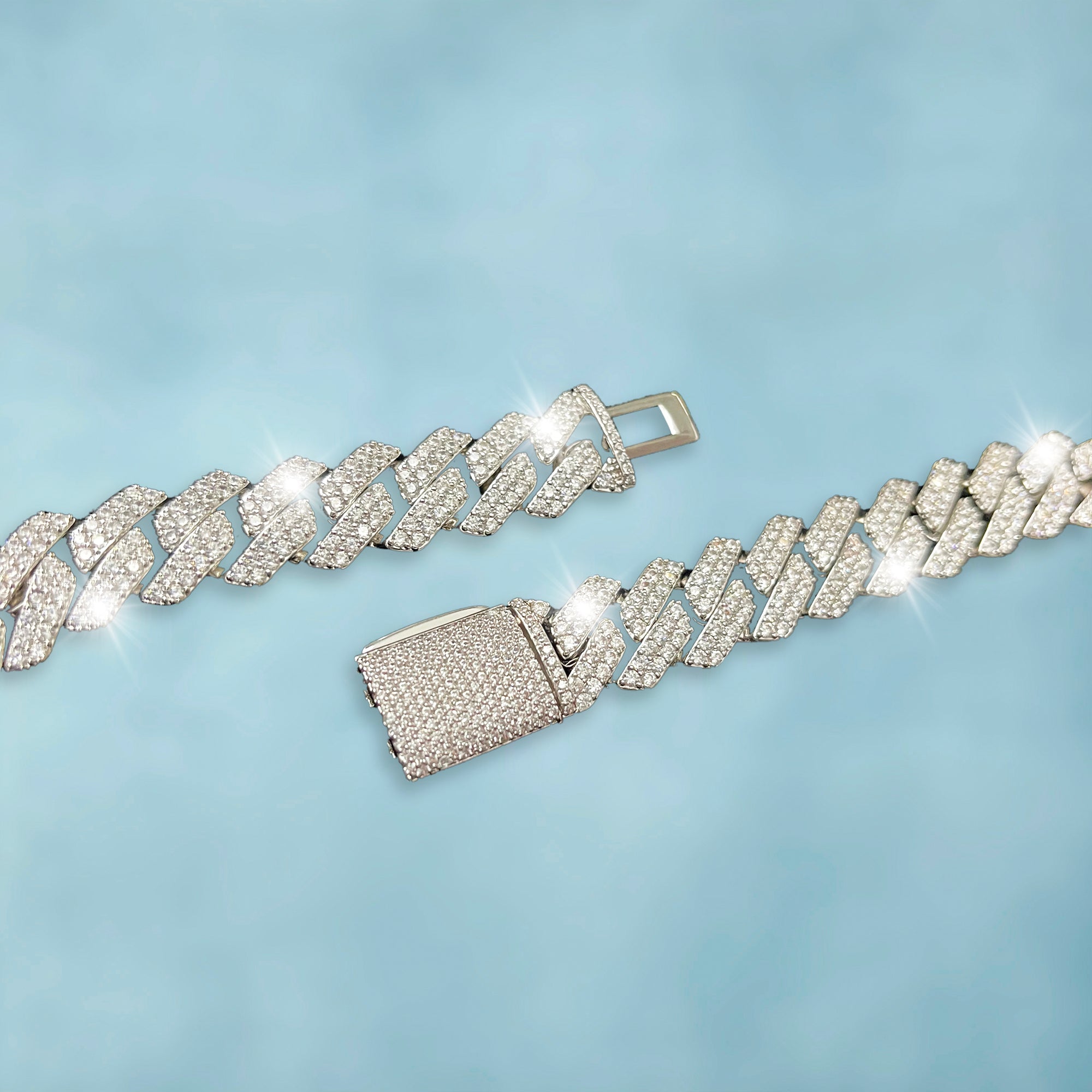 Cadena Cubana Prong 15 Mm Oro Blanco