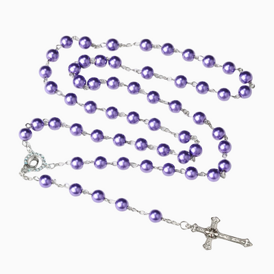 Rosario de Perlas Moradas con Crucifijo Plateado