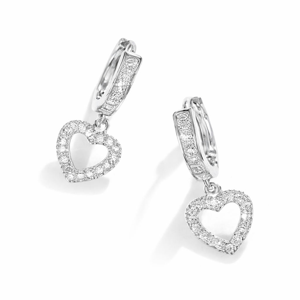 Pendientes Plateados con Corazón Colgante y Brillo