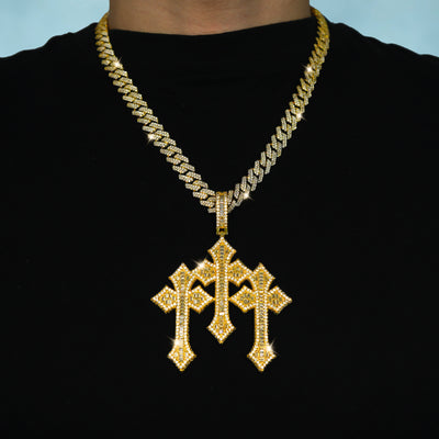 Colgante Cruz Triple Baguettes Oro 18K